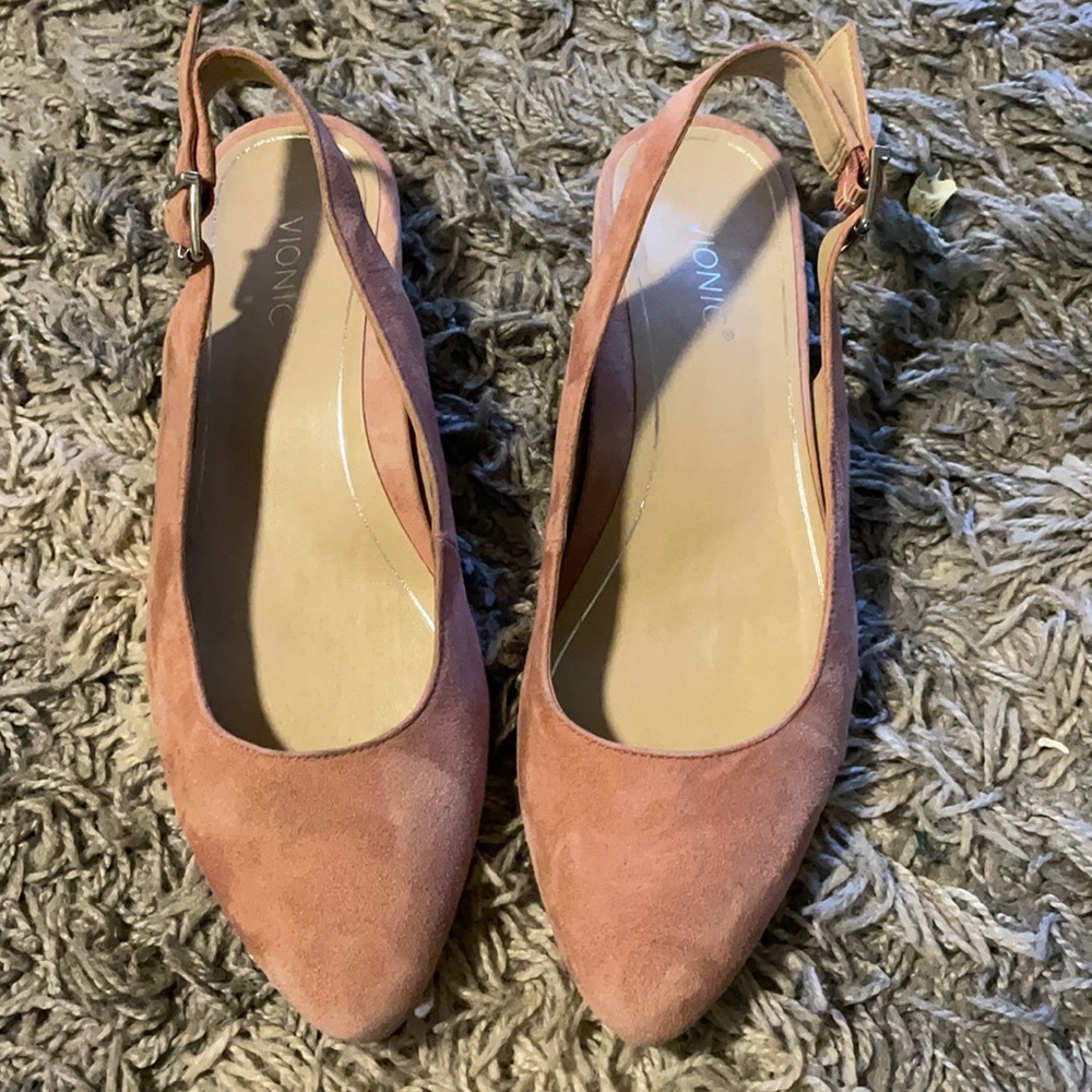 Vionic Pink Suede Flats